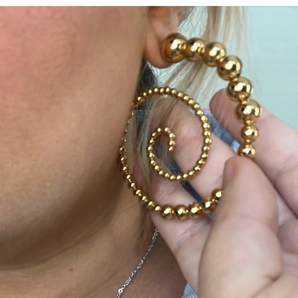 paula mendoza Jordan hoop earrings - Picture 2 of 2